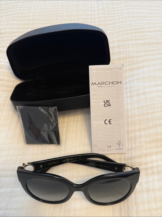 Salvatore Ferragamo Black Round Cat-Eye Sunglasses with Gradient Lenses main image 6